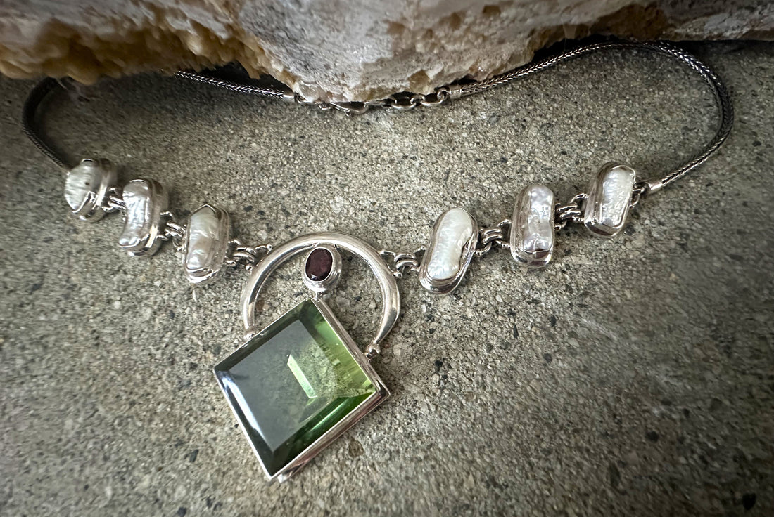 How to Choose the Right Gemstone: A Collector’s Guide to Beauty, Meaning & History