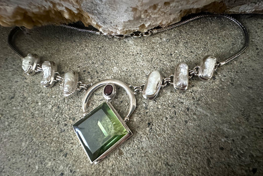 How to Choose the Right Gemstone: A Collector’s Guide to Beauty, Meaning & History