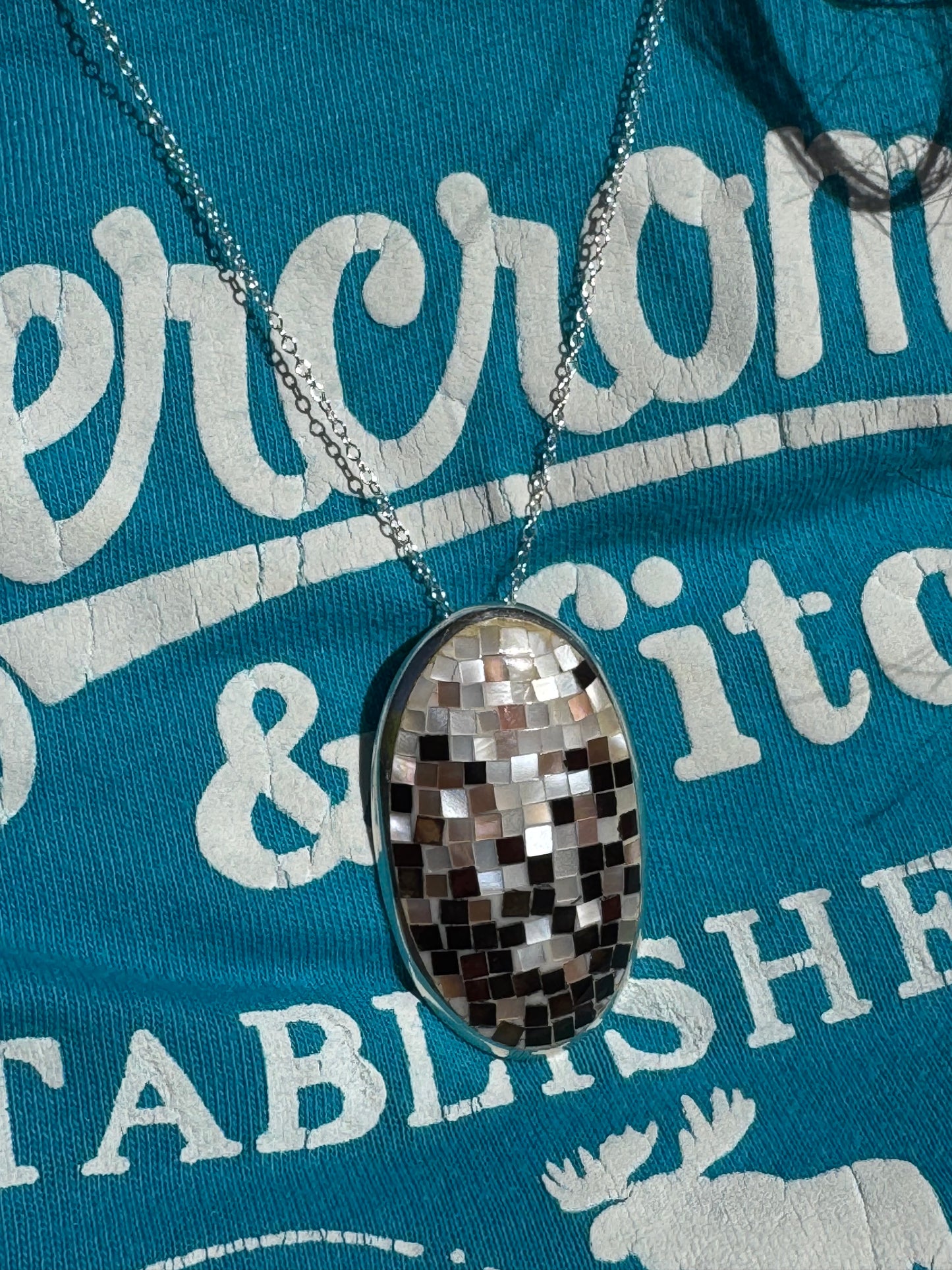 BIG OVAL BROWN WHITE AND BLACK MOTHER OF PEARL NECKLACE