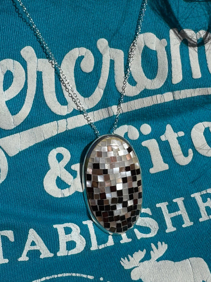 BIG OVAL BROWN WHITE AND BLACK MOTHER OF PEARL NECKLACE