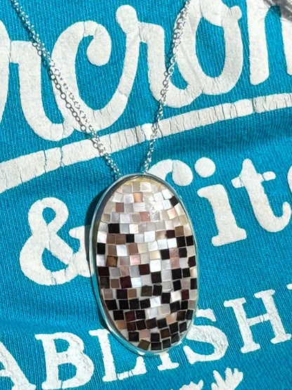 BIG OVAL BROWN WHITE AND BLACK MOTHER OF PEARL NECKLACE