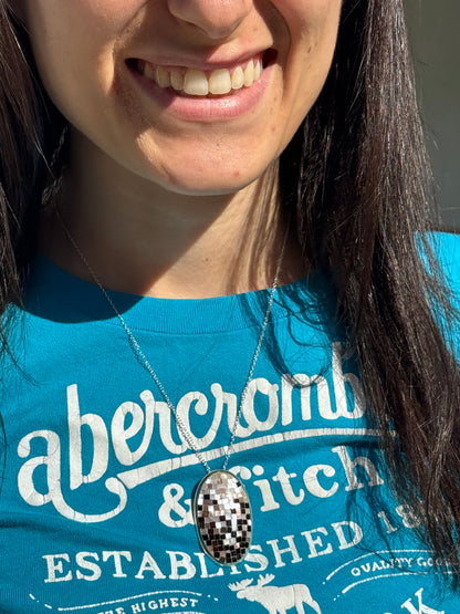 BIG OVAL BROWN WHITE AND BLACK MOTHER OF PEARL NECKLACE