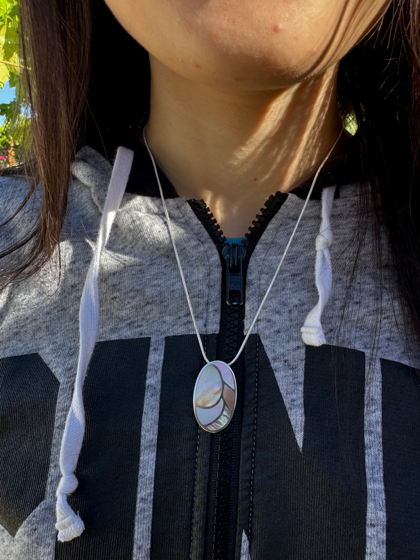 OVAL BROWN MOTHER OF PEARL NECKLACE