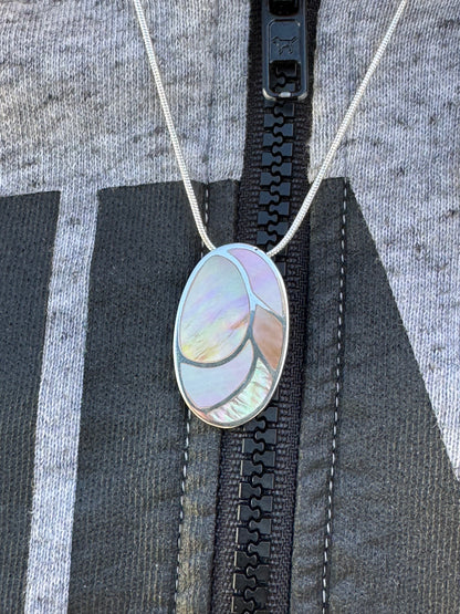 OVAL BROWN MOTHER OF PEARL NECKLACE