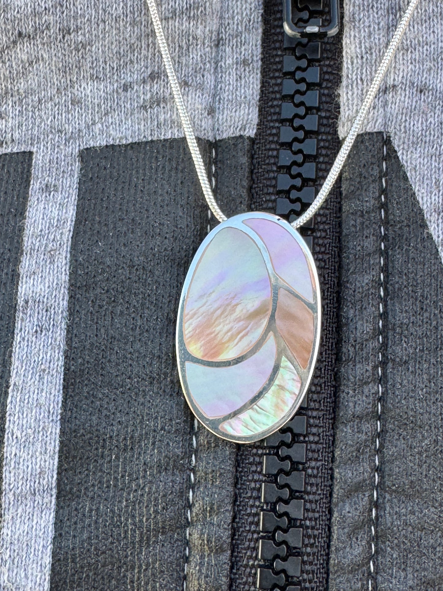OVAL BROWN MOTHER OF PEARL NECKLACE