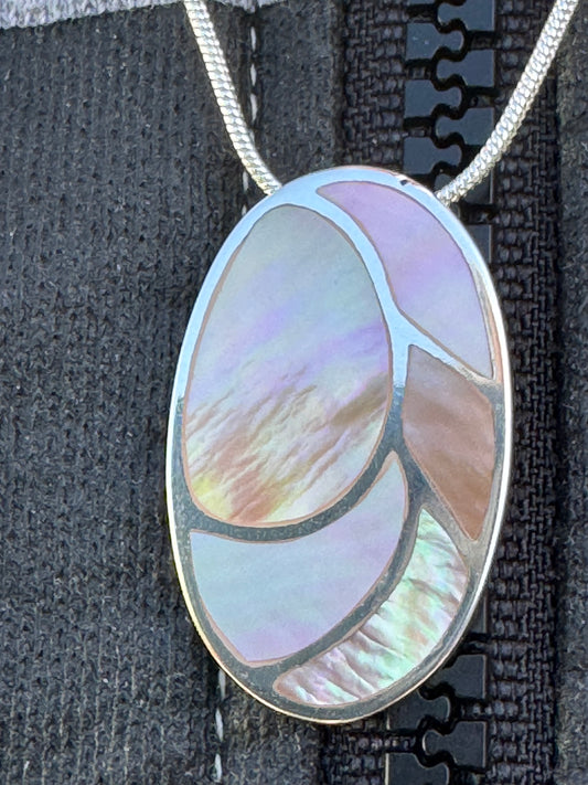 OVAL BROWN MOTHER OF PEARL NECKLACE