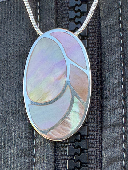 OVAL BROWN MOTHER OF PEARL NECKLACE