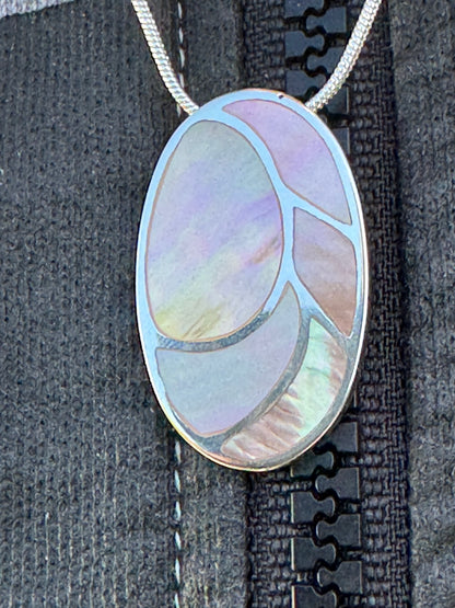 OVAL BROWN MOTHER OF PEARL NECKLACE