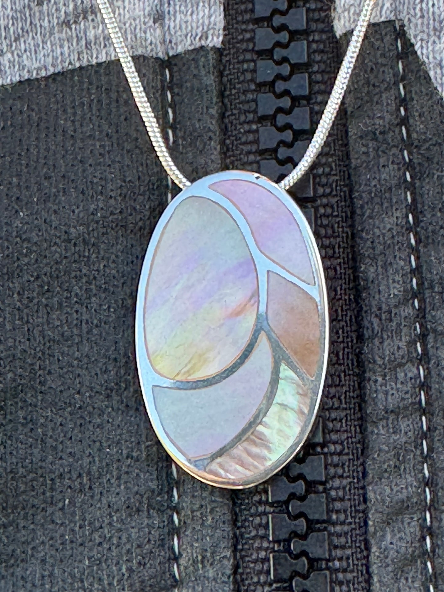OVAL BROWN MOTHER OF PEARL NECKLACE