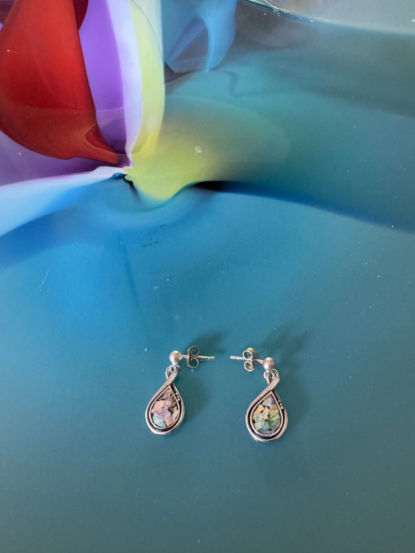 TEAR DROP HANGING  POST EARRINGS