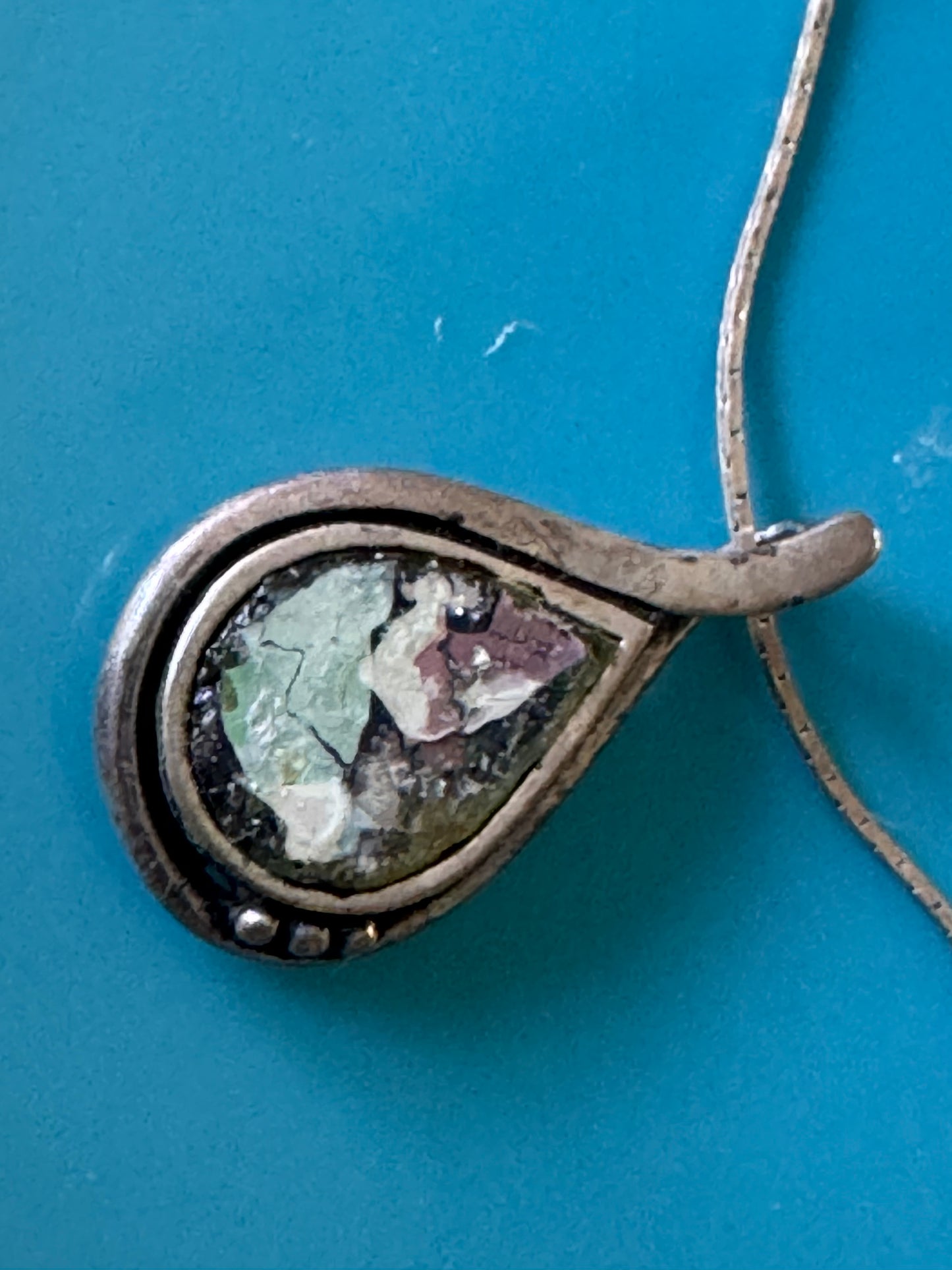 SMALL TEAR DROP ROMAN GLASS NECKLACE