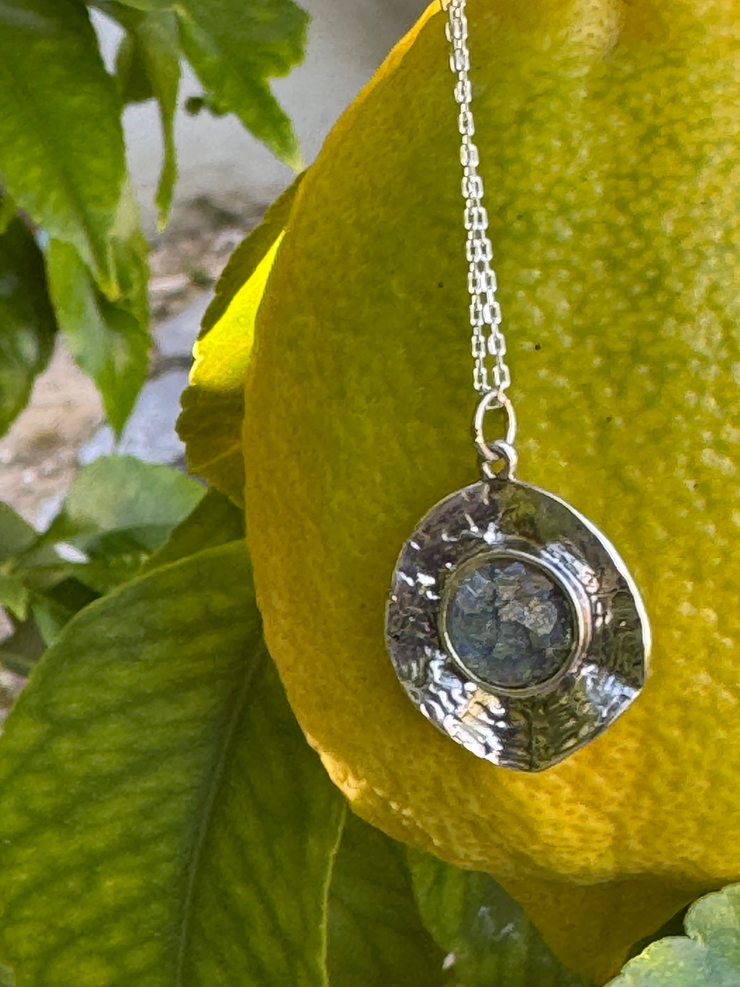 OVAL HAMMERED ROMAN GLASS NECKLACE