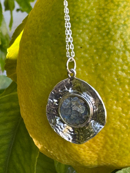 OVAL HAMMERED ROMAN GLASS NECKLACE