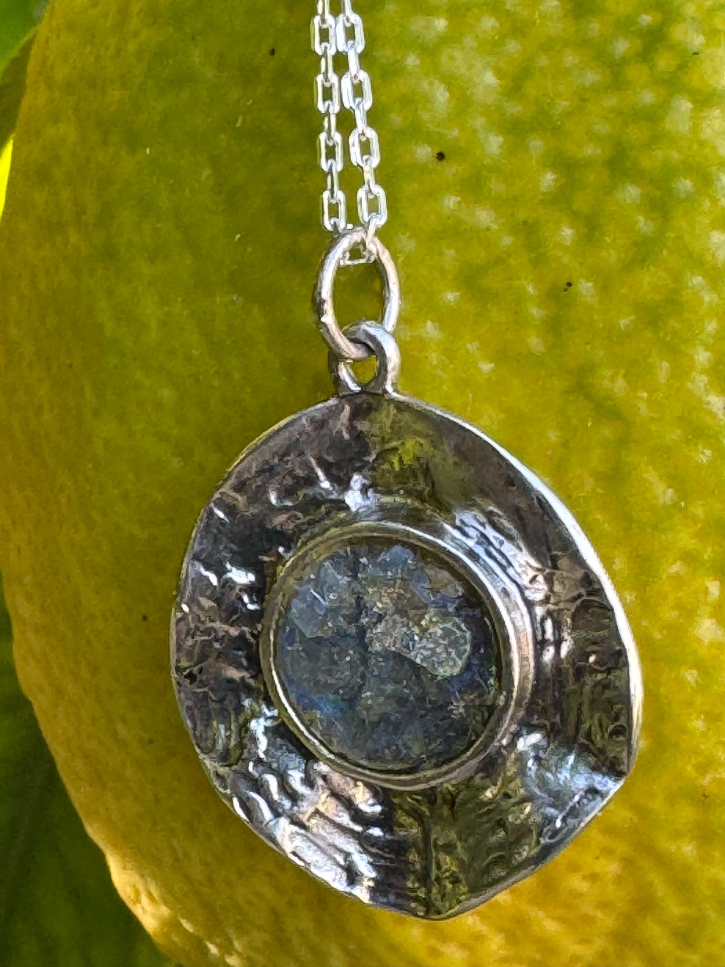 OVAL HAMMERED ROMAN GLASS NECKLACE