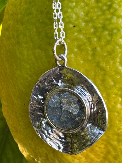 OVAL HAMMERED ROMAN GLASS NECKLACE