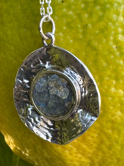 OVAL HAMMERED ROMAN GLASS NECKLACE