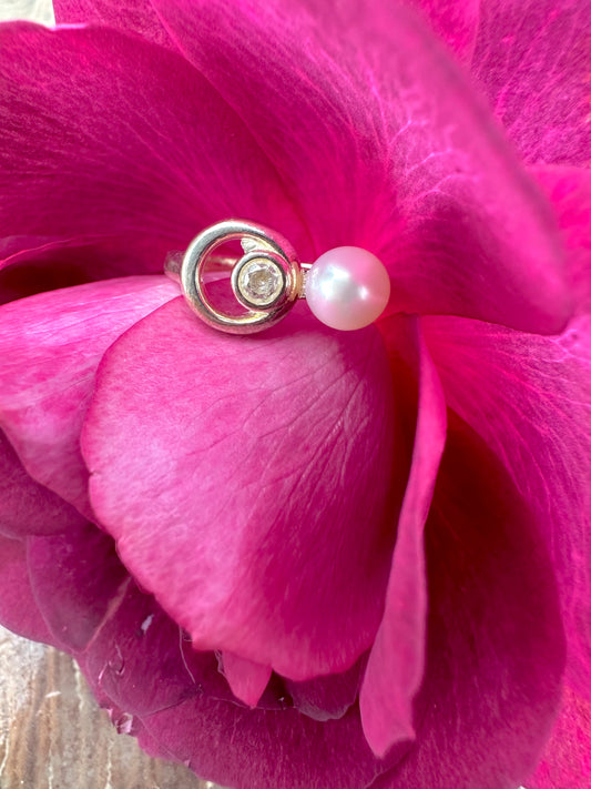 Pearl C.Z. in Circle Sterling Silver Ring