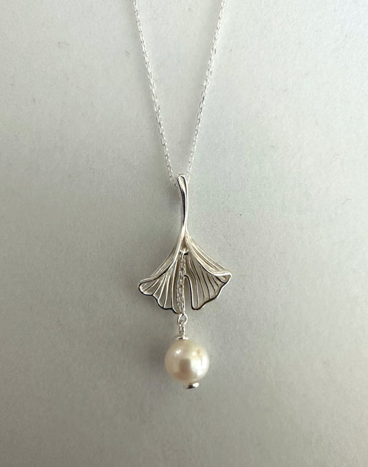 Sterling Wire Shell Teardrop White Pearl Necklace