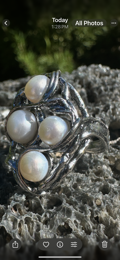 The Pearls Vine Ring