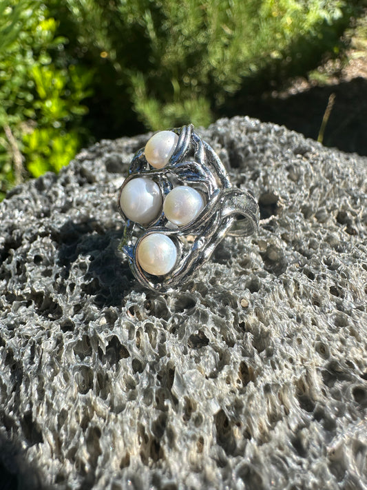 The Pearls Vine Ring